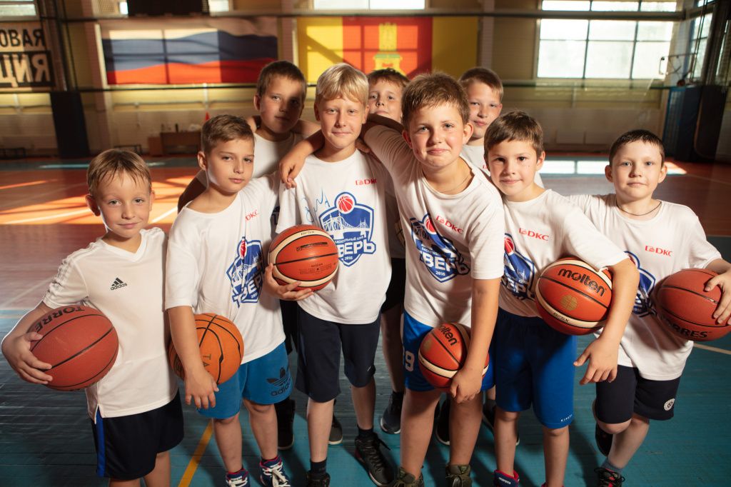 Команда юных спортсменов. Детский баскетбол. Школьный баскетбол. Баскетбол дети. Баскетбол в школе.